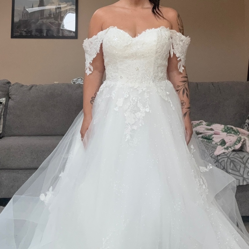 Beautiful Casablanca Bridal Ashley A-Line Wedding Gown